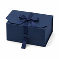 Scatola regalo 20 x 20 x 12 cm in cartone blu navy con nastro in raso e chiusura a fiocco